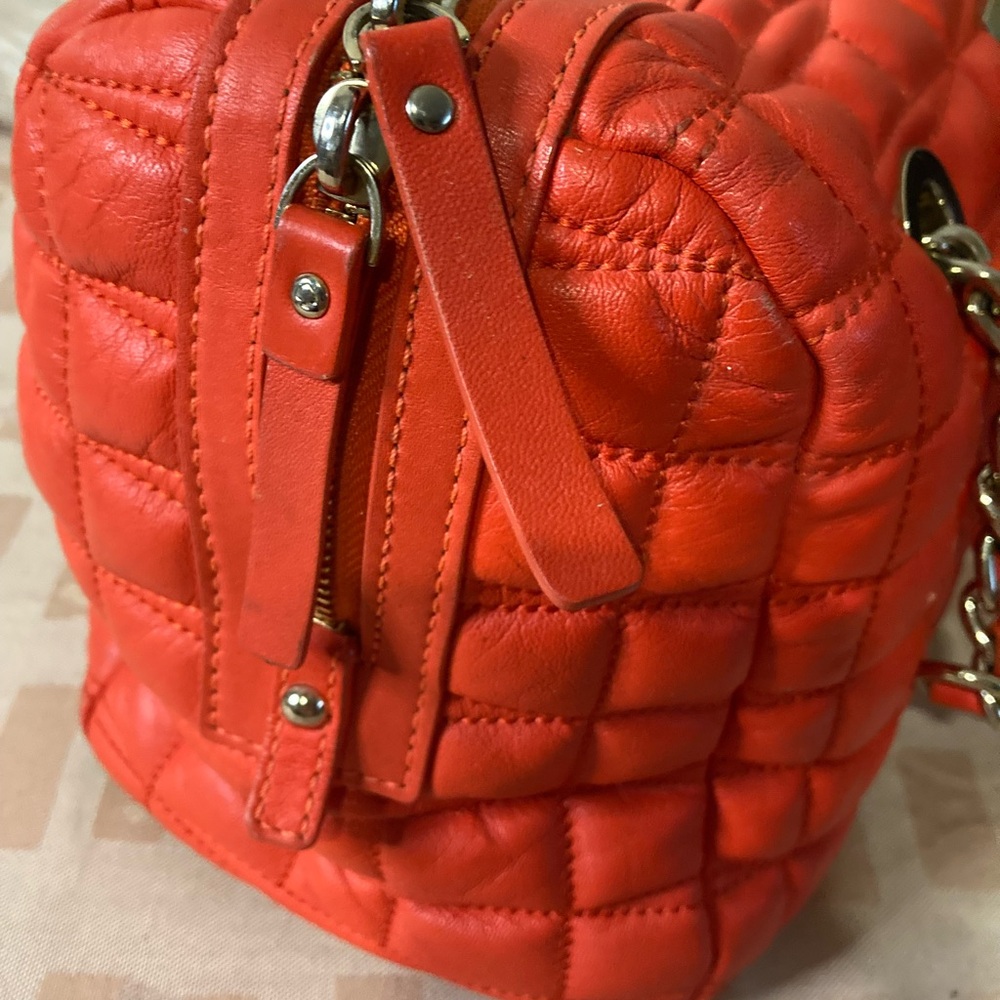 Kate Spade Ruby Red Orange chain Detail Bubble Quilted Leather hand Bag - Picture 13 of 17